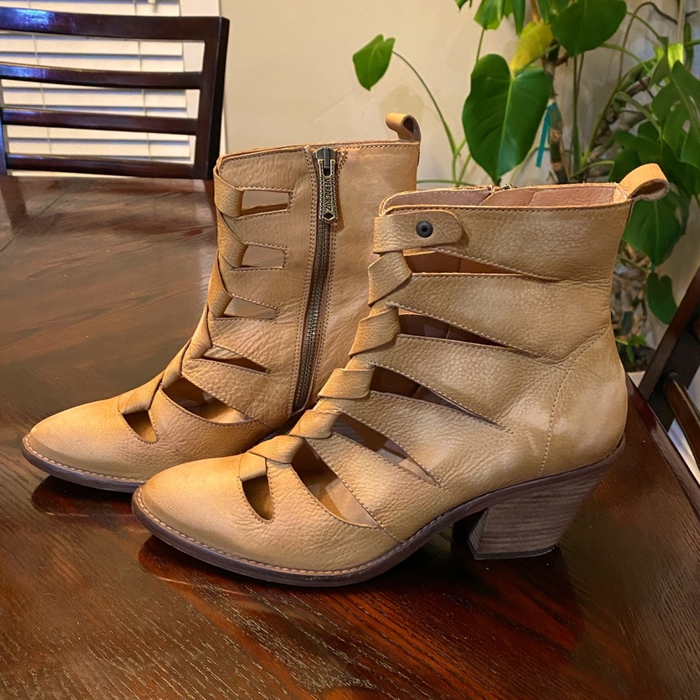 Veracruz cutout boots, genuine leather